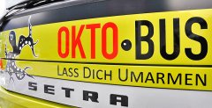 OKTOBUS Lass dich umarmen Bus
